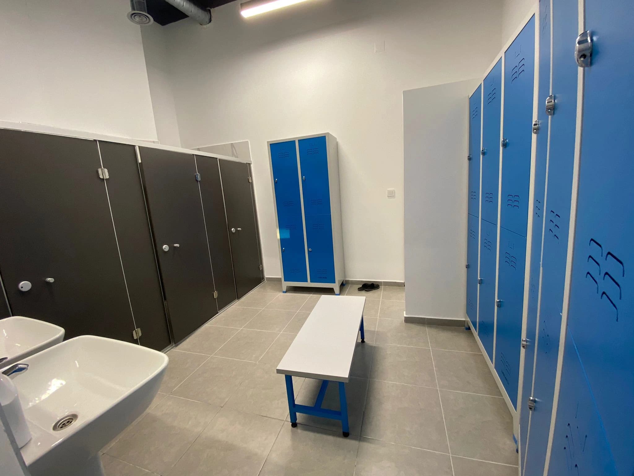 Dojo soyunma odalarından bir görüntü